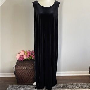 Ronni Nicole Black Velvet Maxi Dress